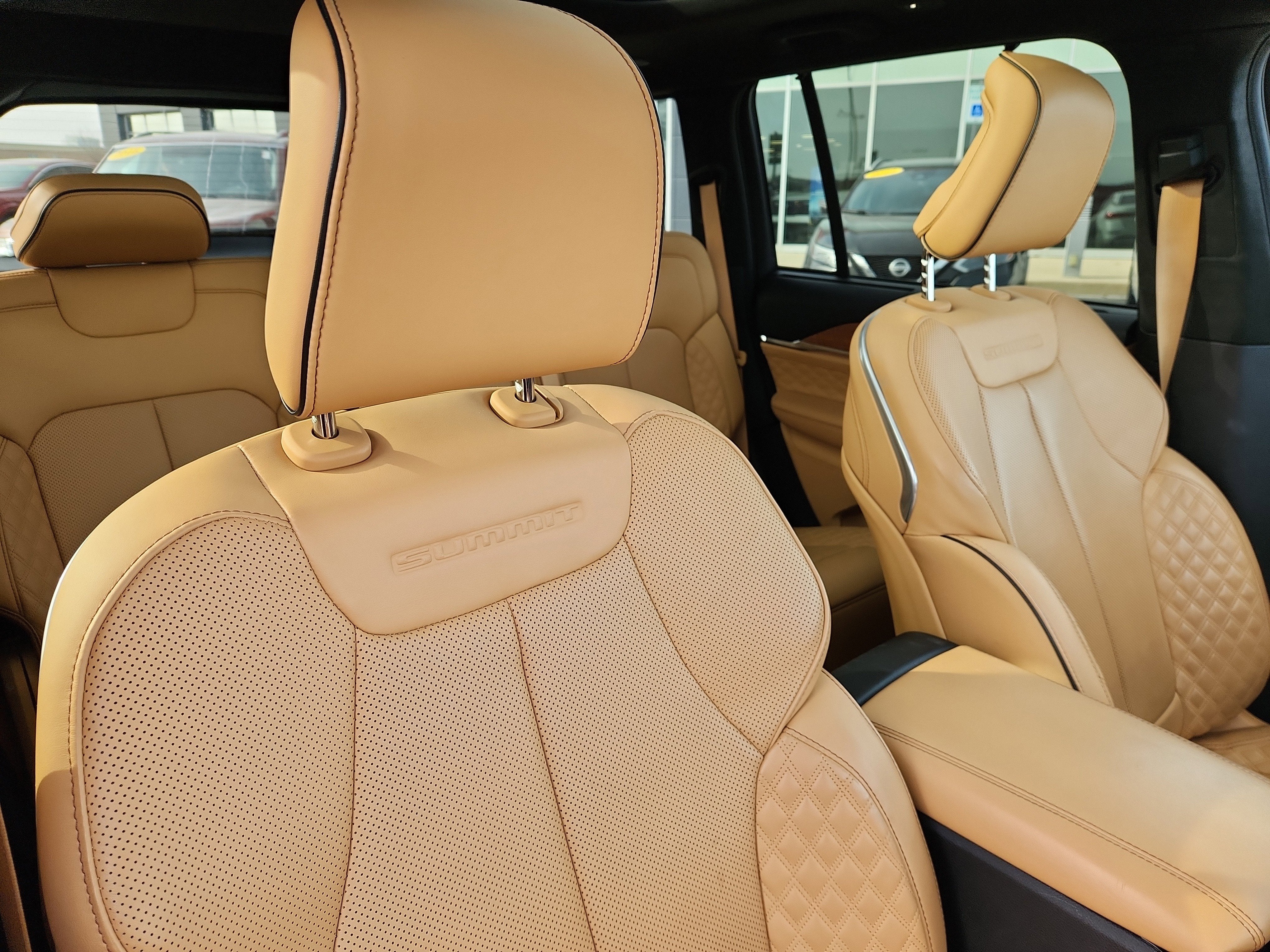 2022 Jeep Grand Cherokee Summit