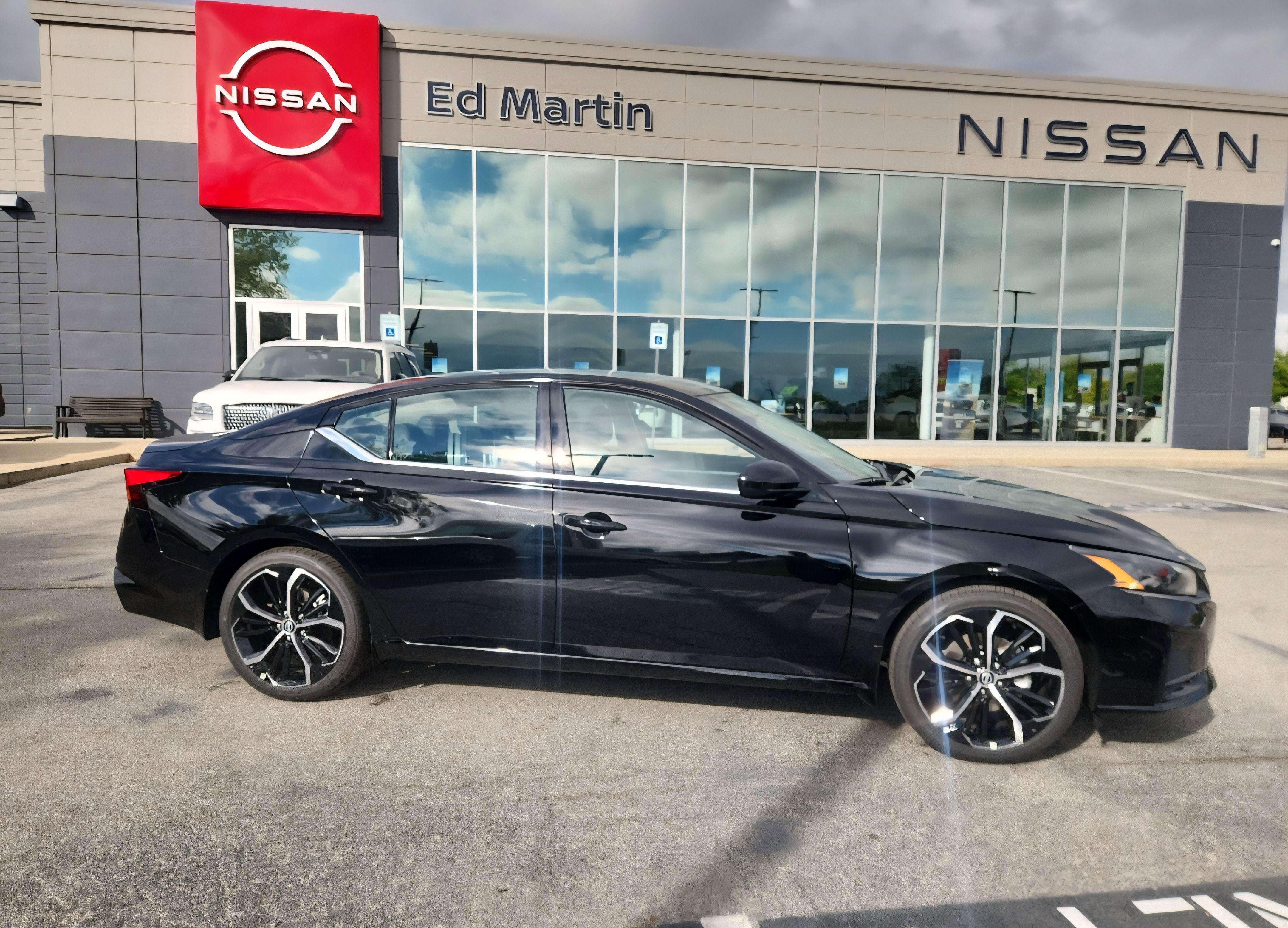 2025 Nissan Altima SR