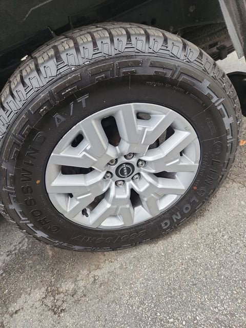 2023 Nissan Frontier SV