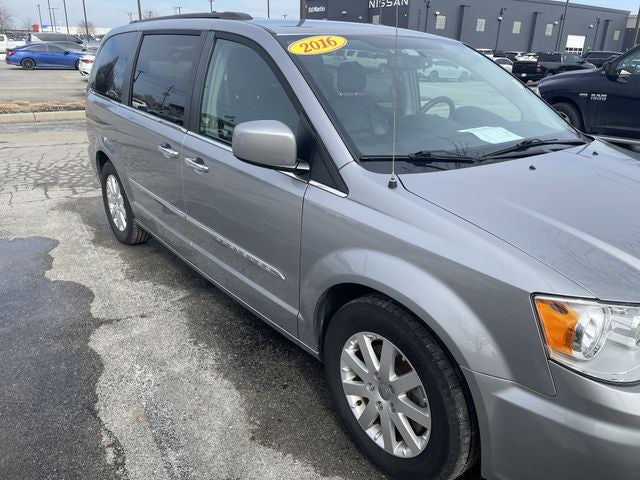 2016 Chrysler Town & Country Touring