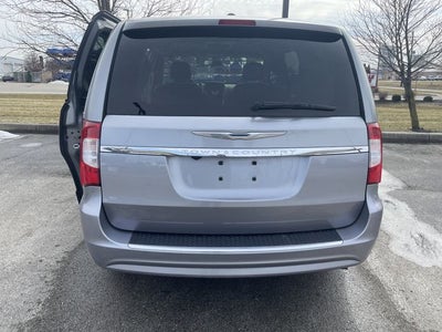 2016 Chrysler Town & Country Touring