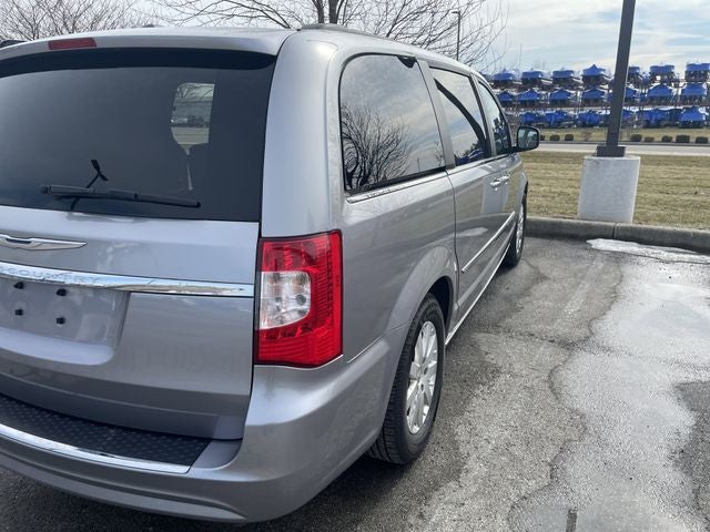2016 Chrysler Town & Country Touring