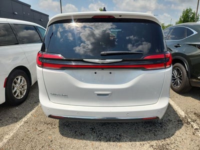 2025 Chrysler Pacifica Select