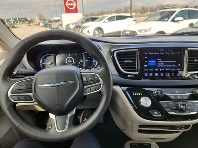 2017 Chrysler Pacifica Hybrid Touring Plus