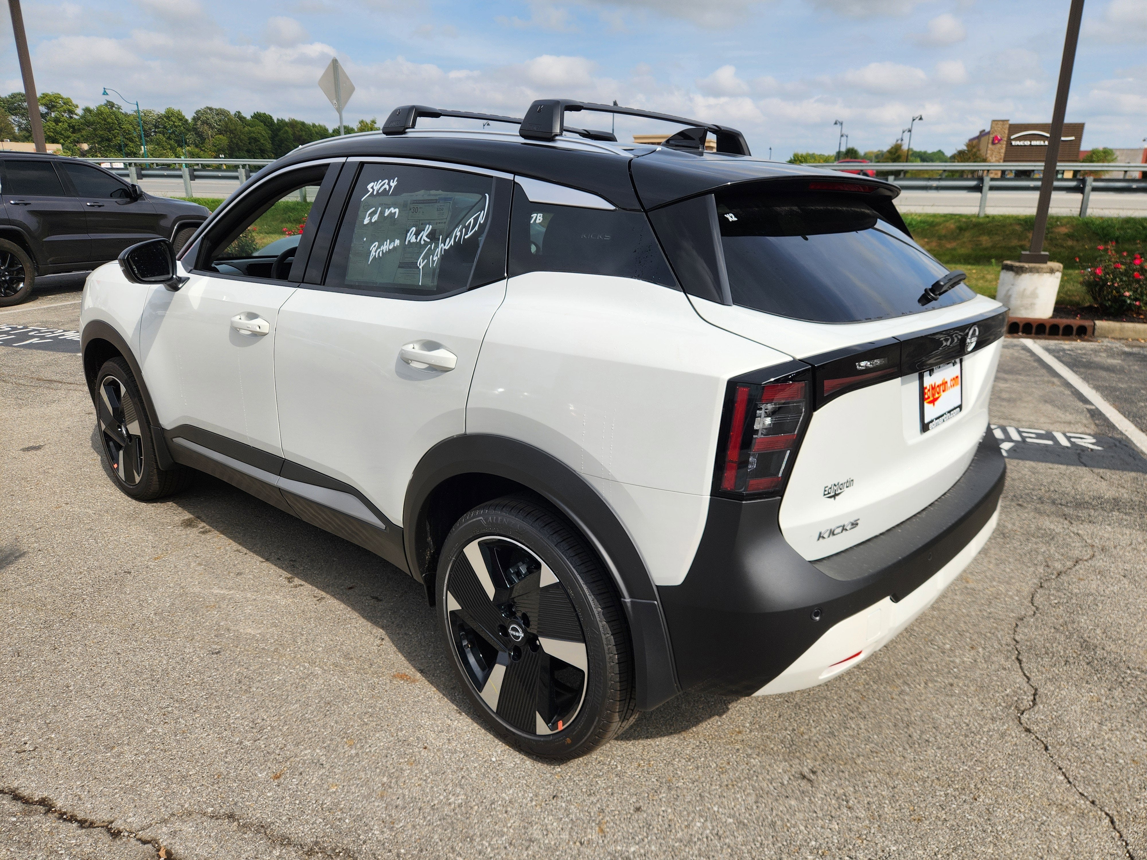 2026 Nissan Kicks SR