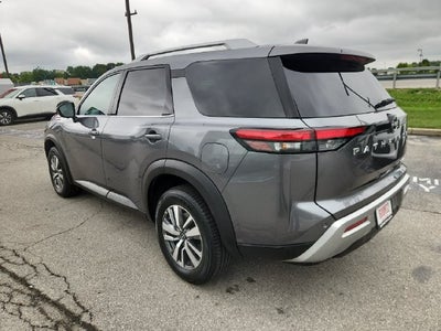 2025 Nissan Pathfinder SL