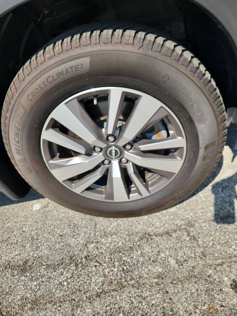 2022 Nissan Pathfinder SL