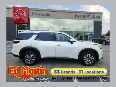 2025 Nissan Pathfinder SL