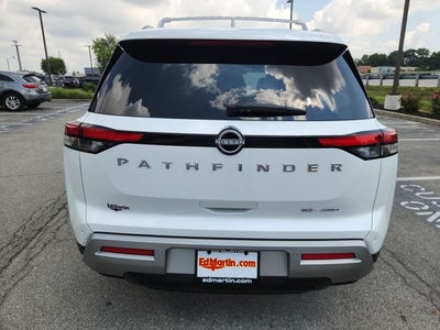 2025 Nissan Pathfinder SL
