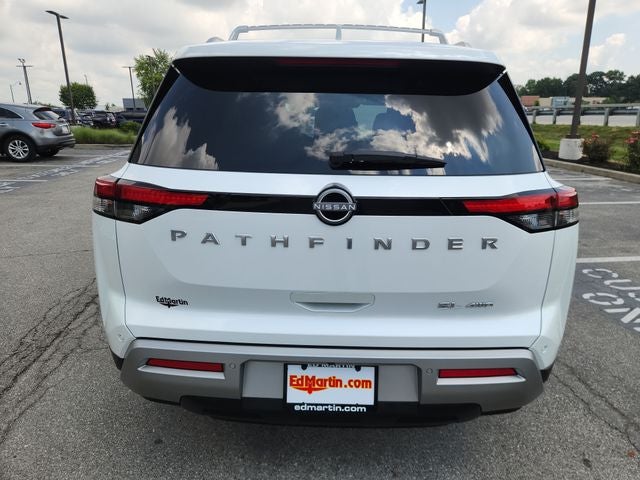 2025 Nissan Pathfinder SL