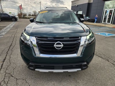 2024 Nissan Pathfinder Platinum
