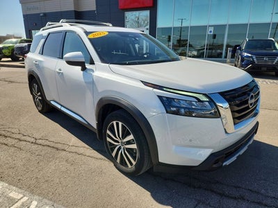 2025 Nissan Pathfinder Platinum