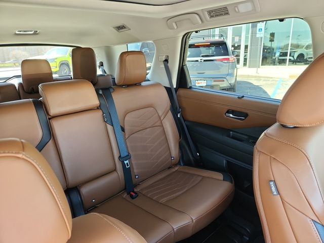 2025 Nissan Pathfinder Platinum