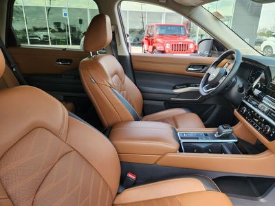 2025 Nissan Pathfinder Platinum