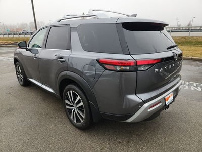 2025 Nissan Pathfinder Platinum