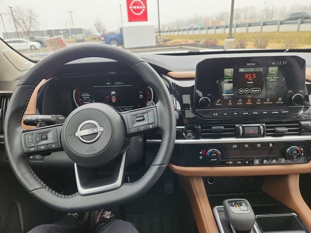 2025 Nissan Pathfinder Platinum