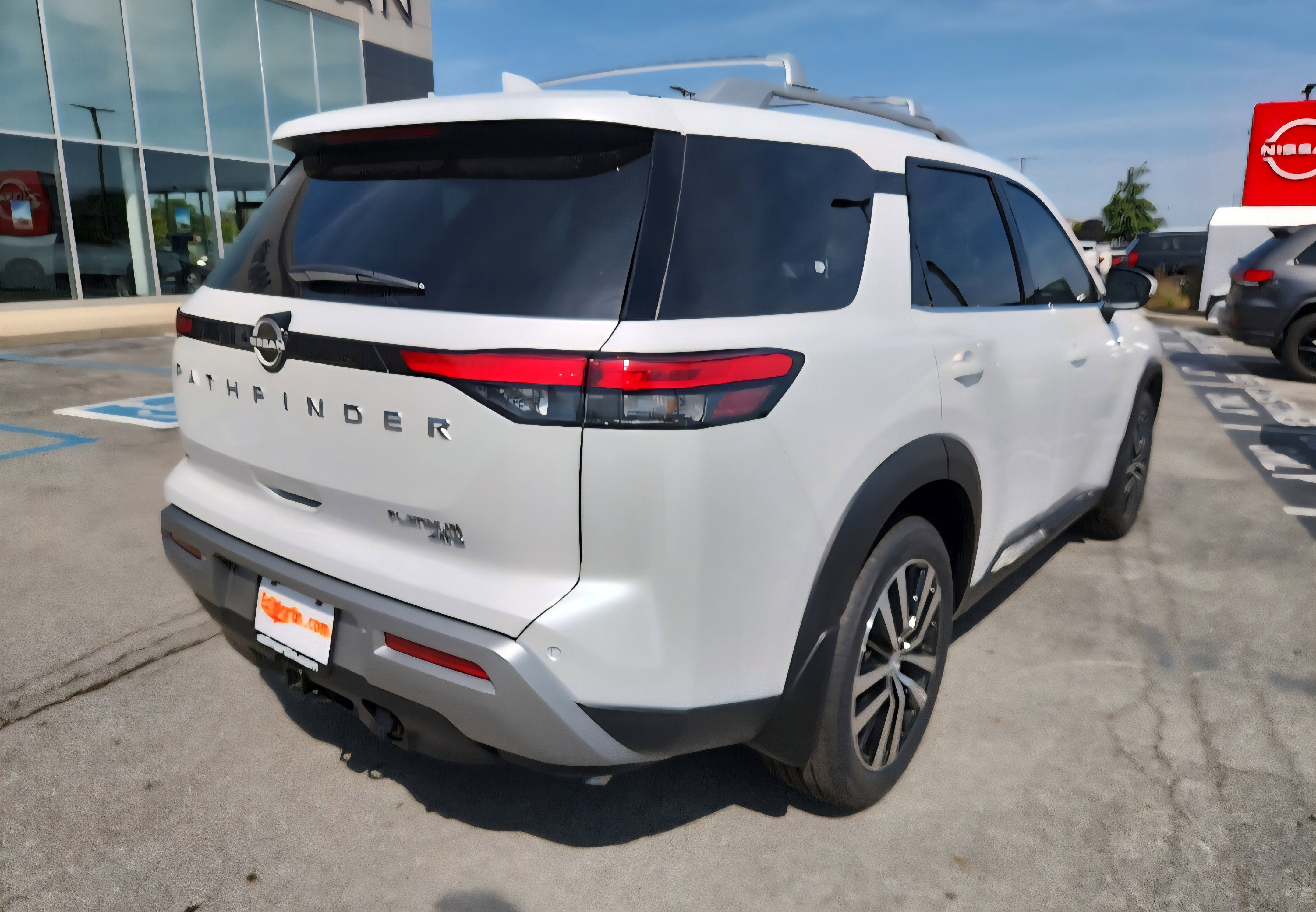 2025 Nissan Pathfinder Platinum