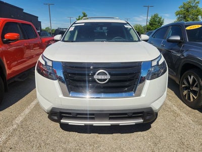 2025 Nissan Pathfinder Platinum