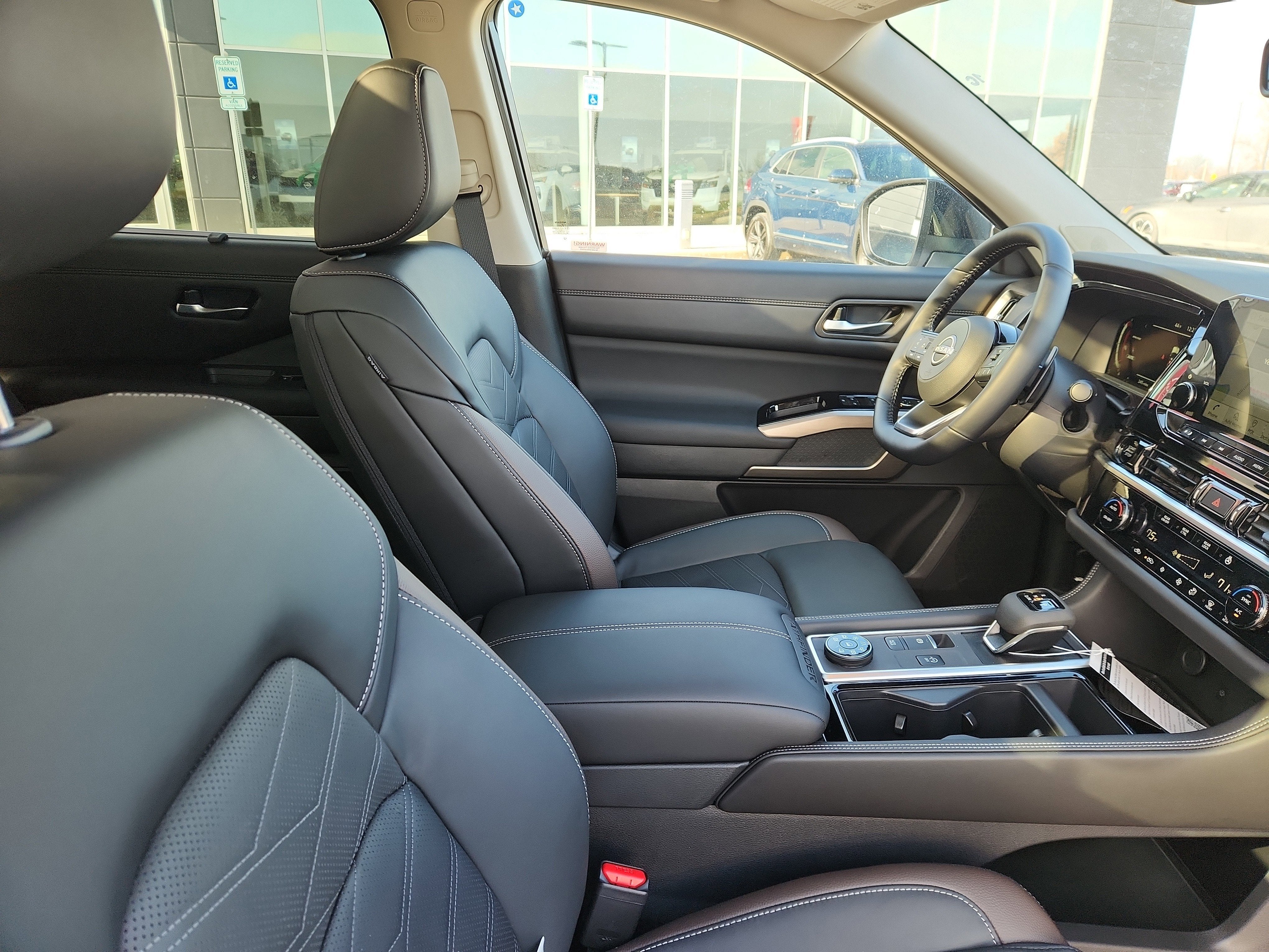 2025 Nissan Pathfinder Platinum