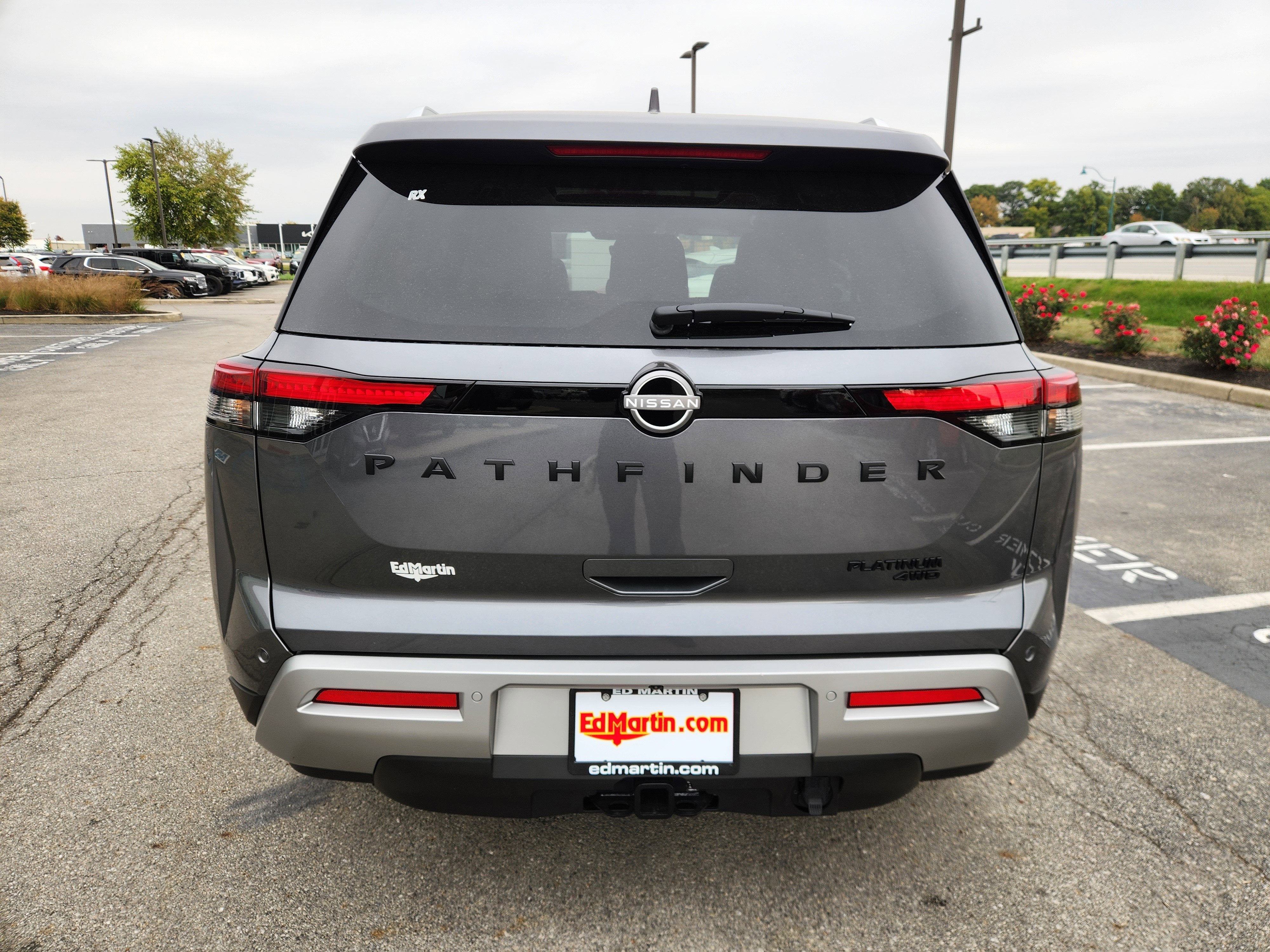 2025 Nissan Pathfinder Platinum