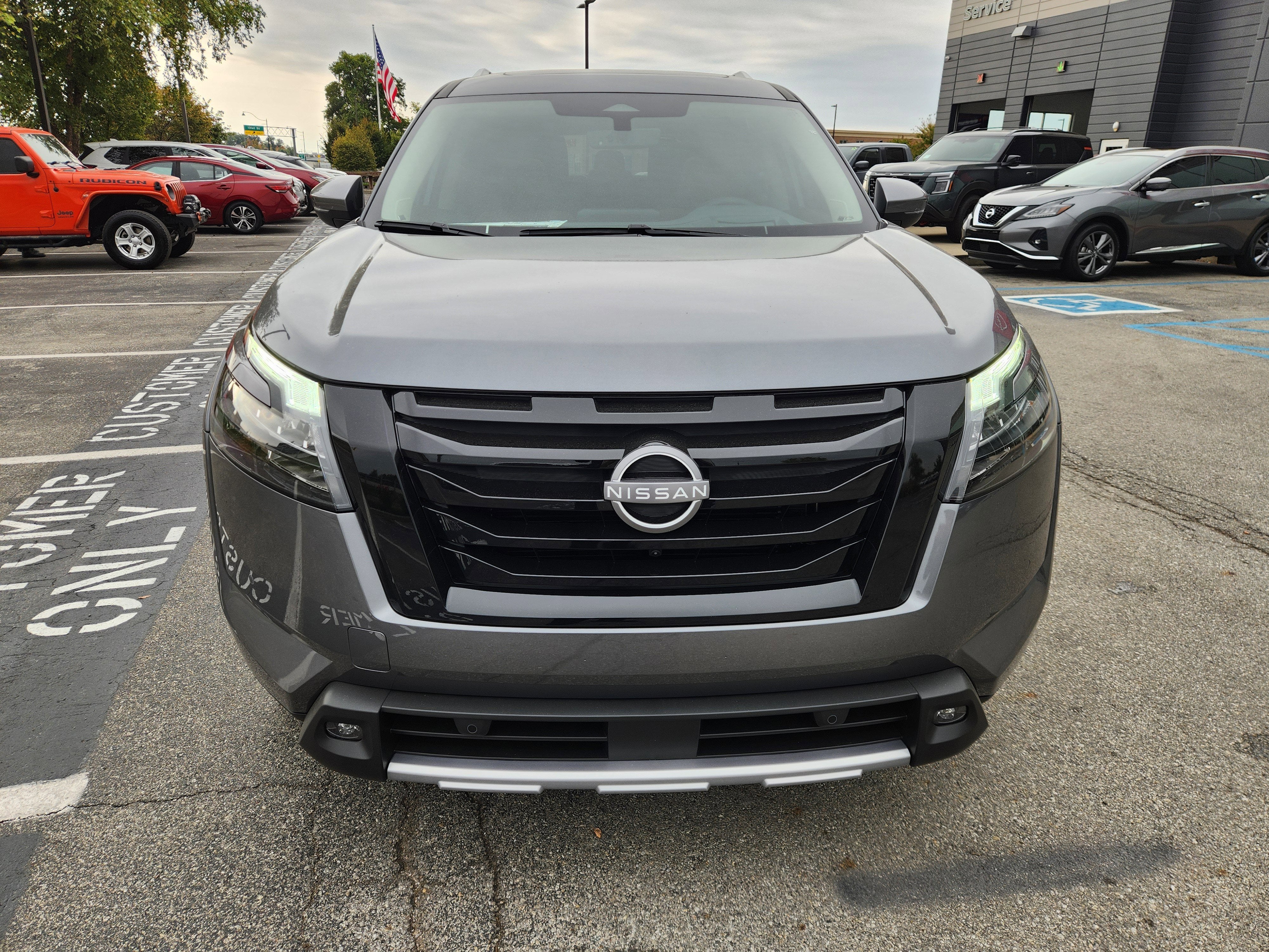 2025 Nissan Pathfinder Platinum