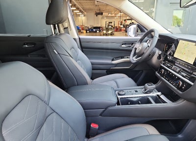 2025 Nissan Pathfinder Platinum