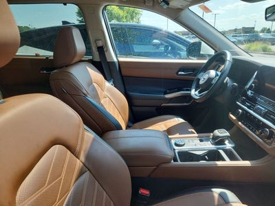 2024 Nissan Pathfinder Platinum