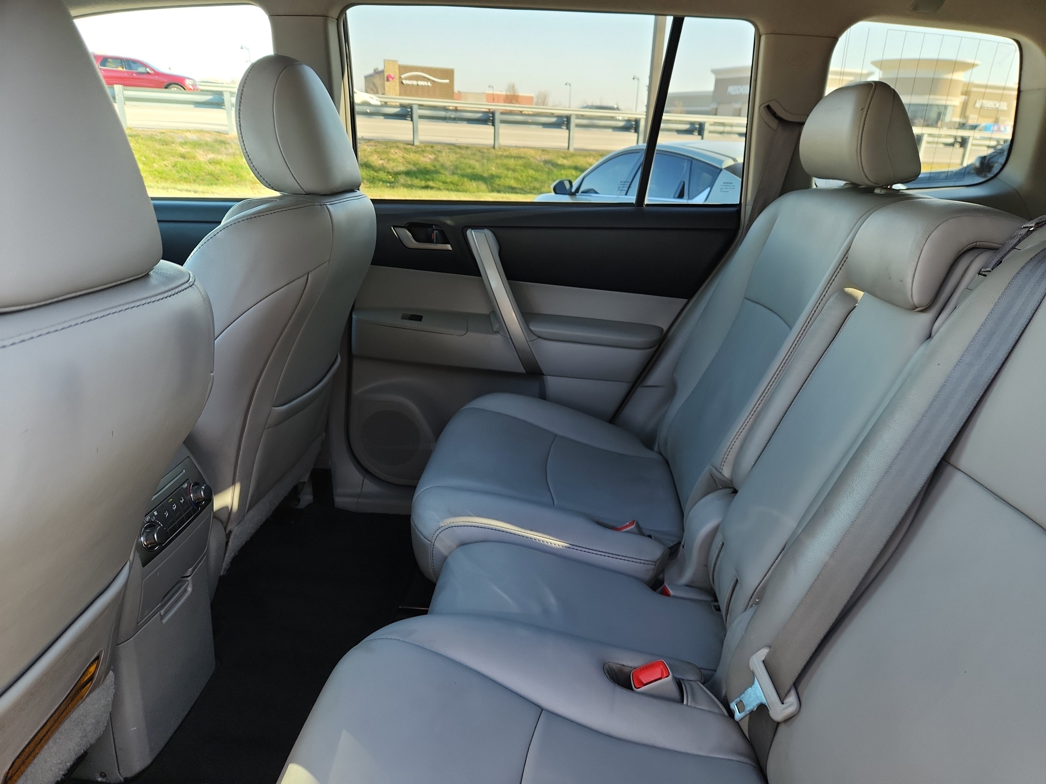 2012 Toyota Highlander SE