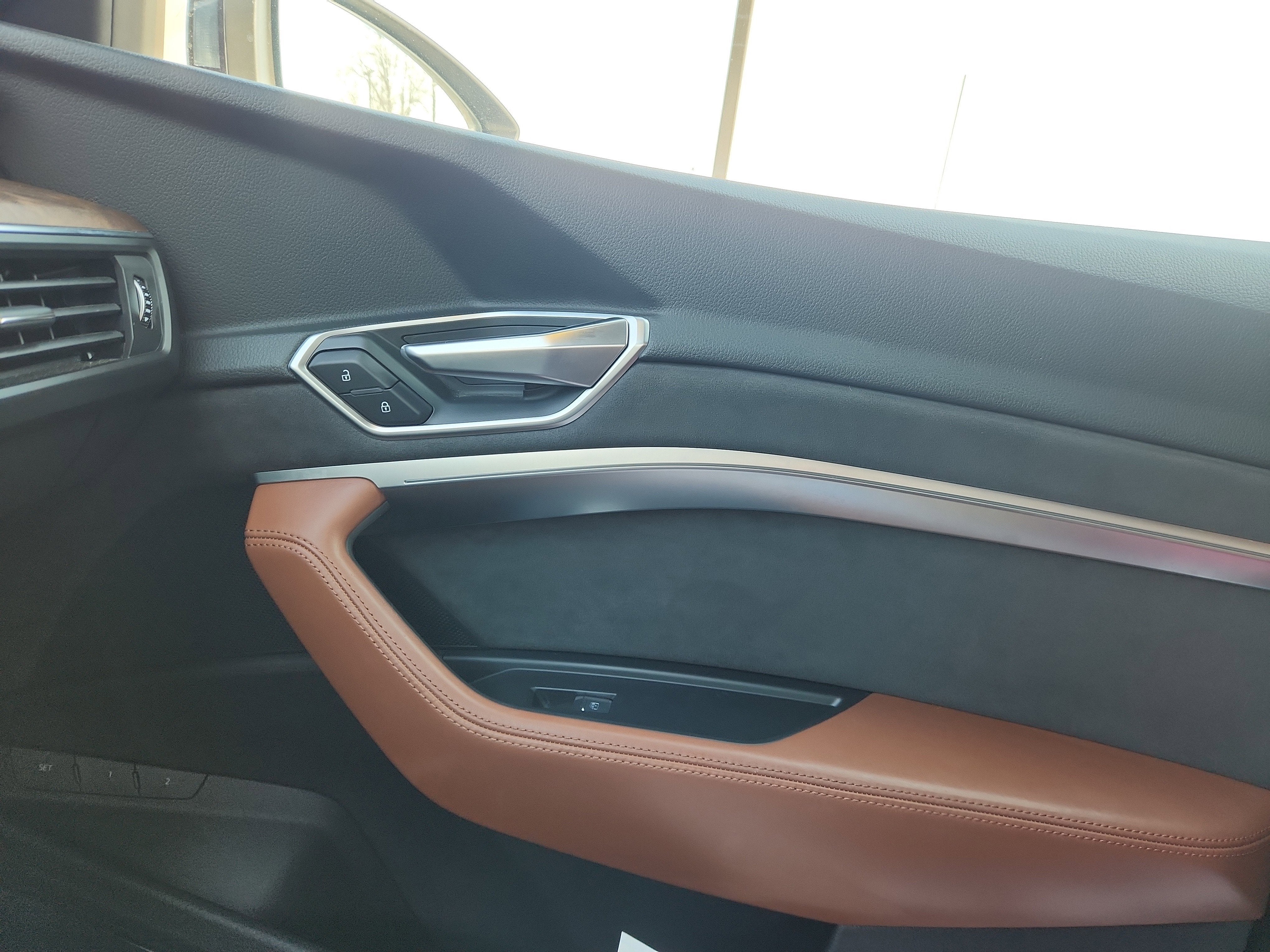 2019 Audi e-tron Prestige