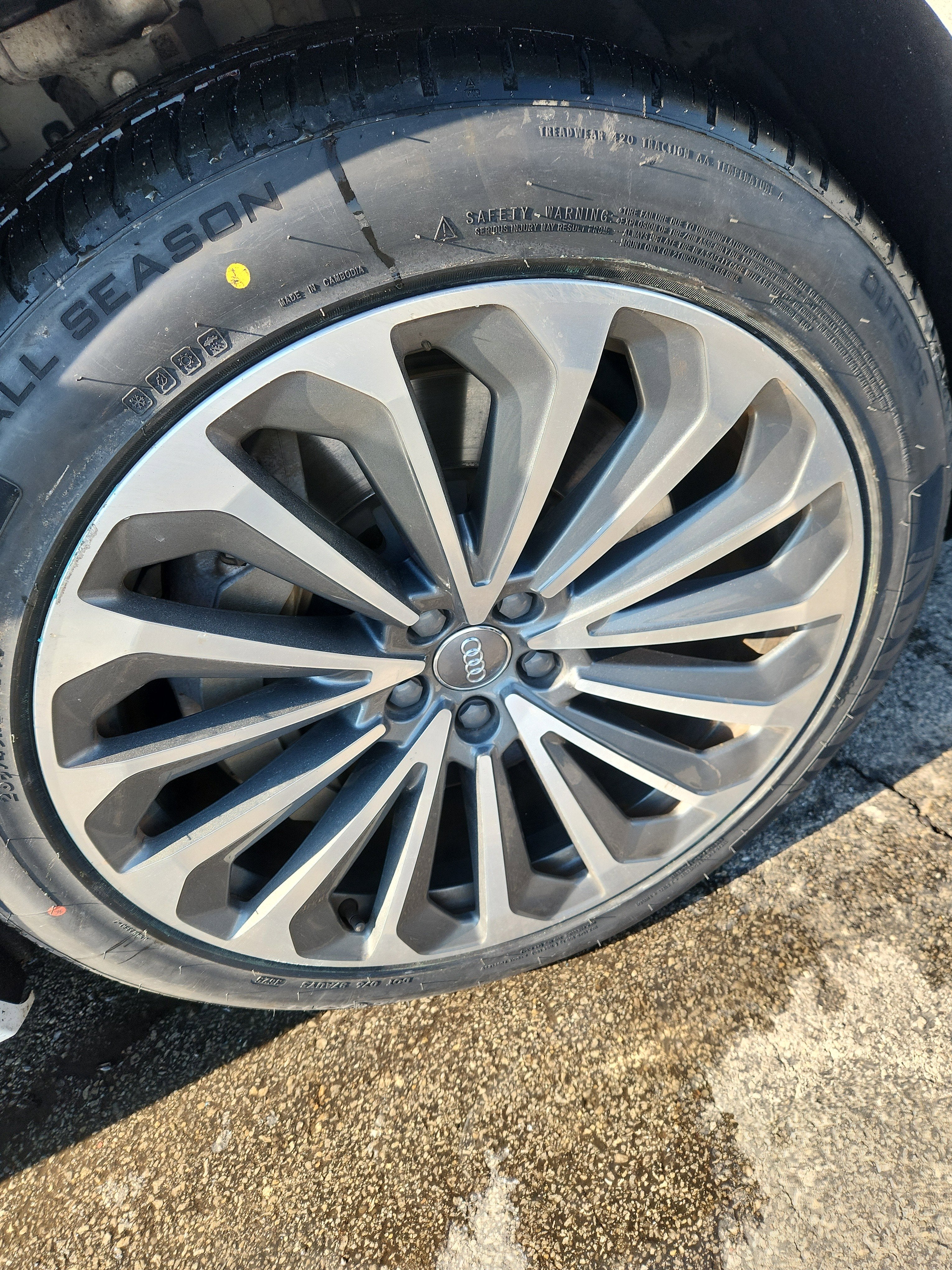 2019 Audi e-tron Prestige