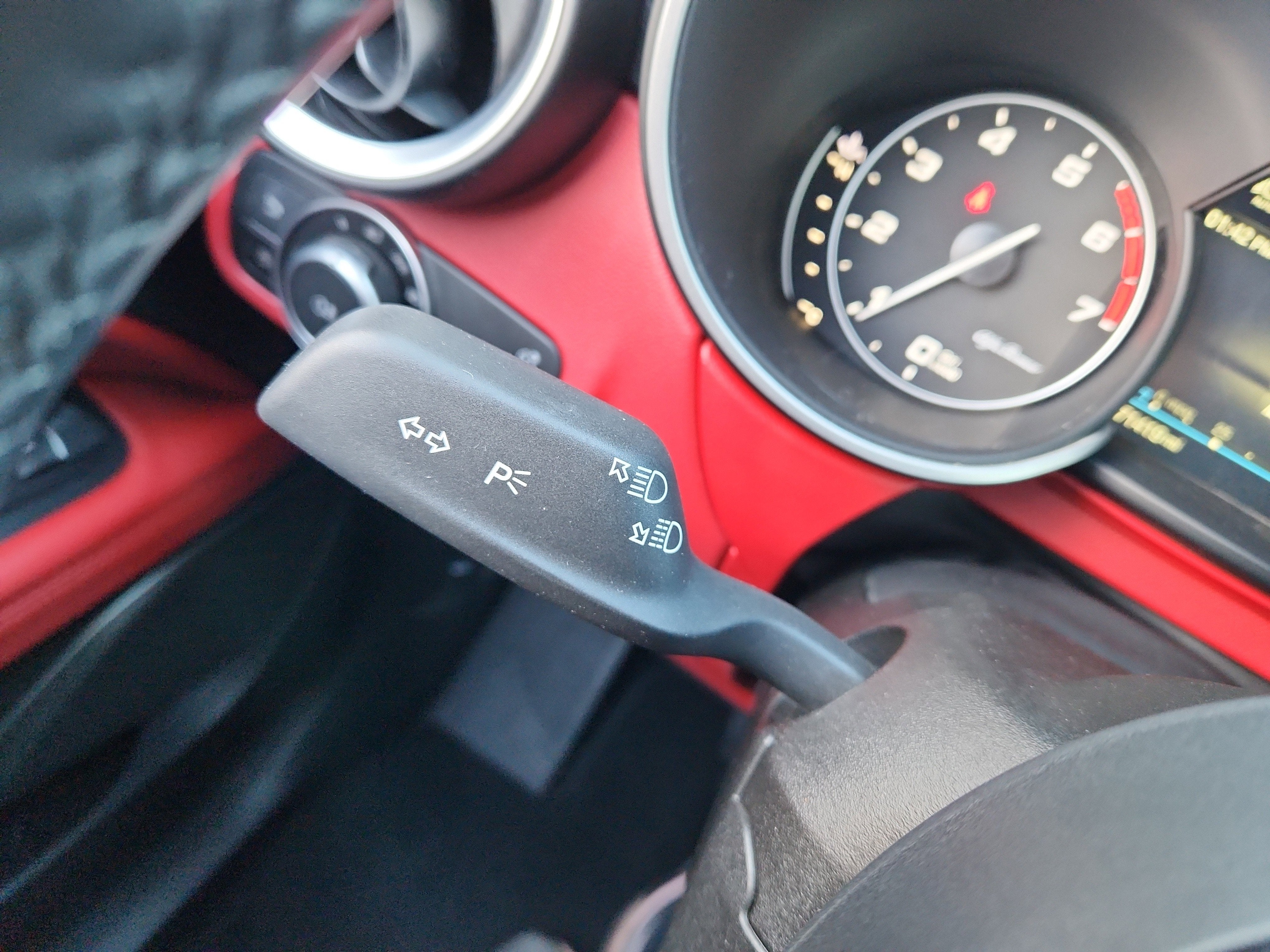 2020 Alfa Romeo Stelvio Base